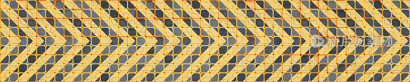 由各种各样的未来主义立方体组成的大型结构的正面视图，形成了黄色的人字形图案。Tile able超宽水平构图。